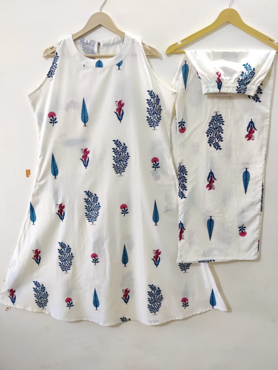 Women’s Off White Printed Cotton Halter Neck Kurta Palazzo Set
